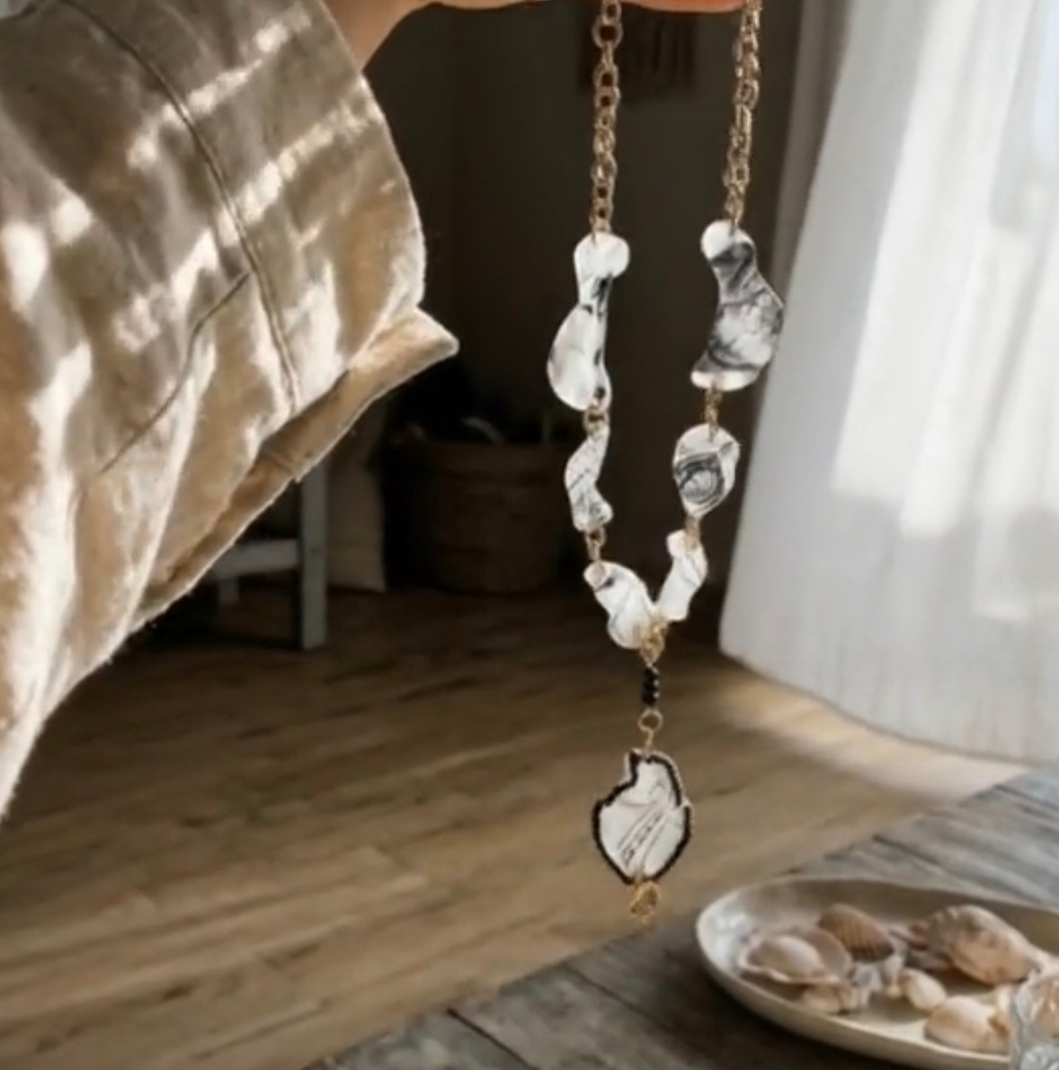 Collana più orecchini "Ombre e Luce" Essenza Donna - immagine 5